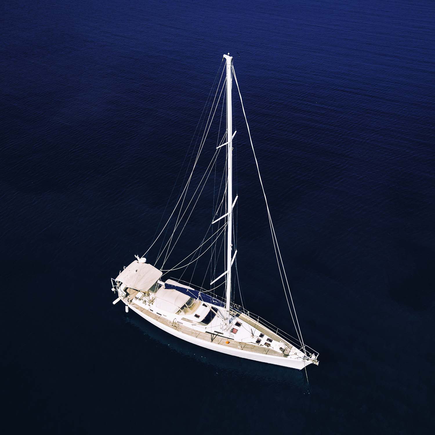 aerial-view-of-luxury-yacht-sailboat-cruising-in-b-ZHRSRY5.jpg