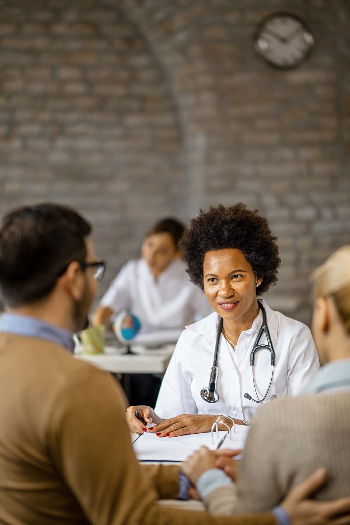 black-female-general-practitioner-having-consultat-R6B22CT.jpg