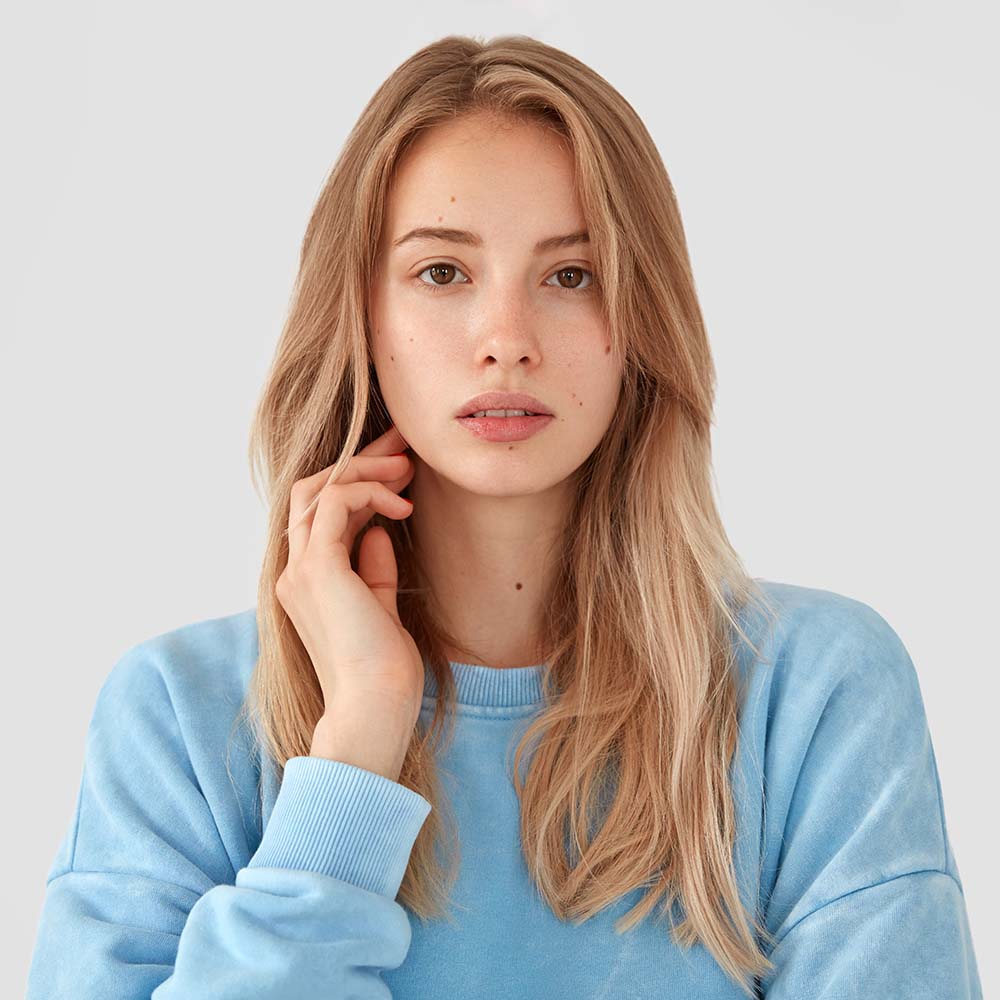 portrait-of-beautiful-european-femae-with-tender-l-BBT3QPC.jpg